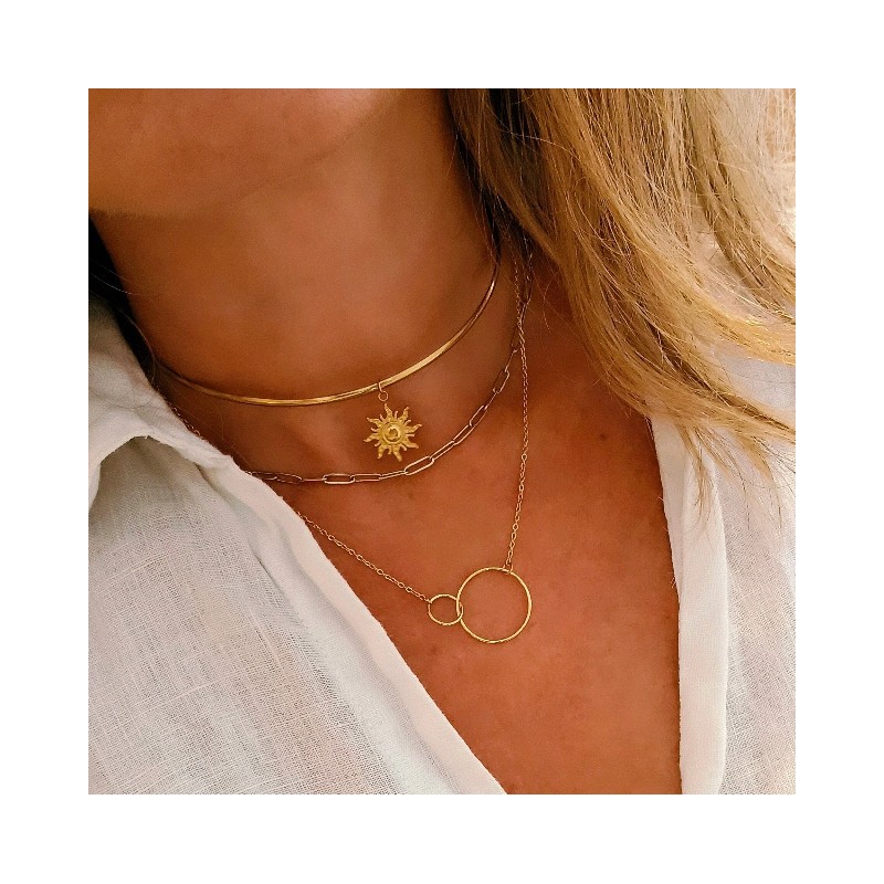 collares dorados mujer