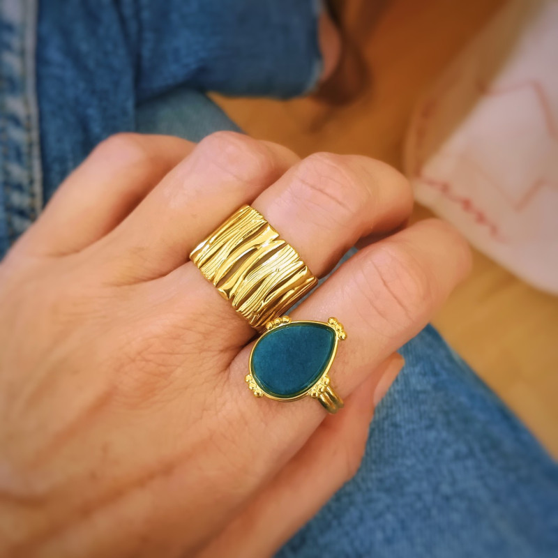 anillo con piedra apatita