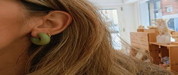 Pendientes de colores, aros de resina super originales, los pendientes de moda esta temporada