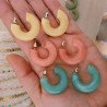 Pendientes de colores, aros de resina super originales, los pendientes de moda esta temporada
