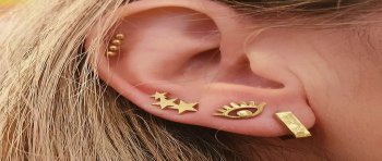 Pendientes mini de acero y baño de oro para combinar