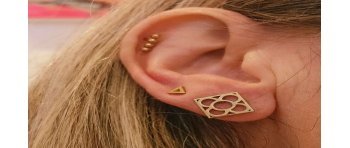 Pendientes mini de panot de Barcelona de acero y baño de oro para combinar