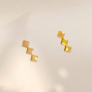 Pendientes mini de acero y baño de oro para combinar