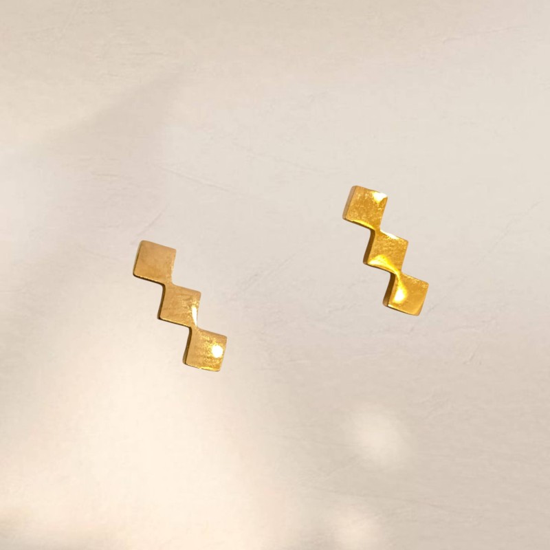 Pendientes mini de acero y baño de oro para combinar