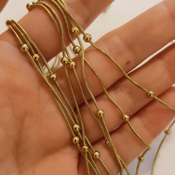 Collar Aura de acero dorado minimal con bolitas